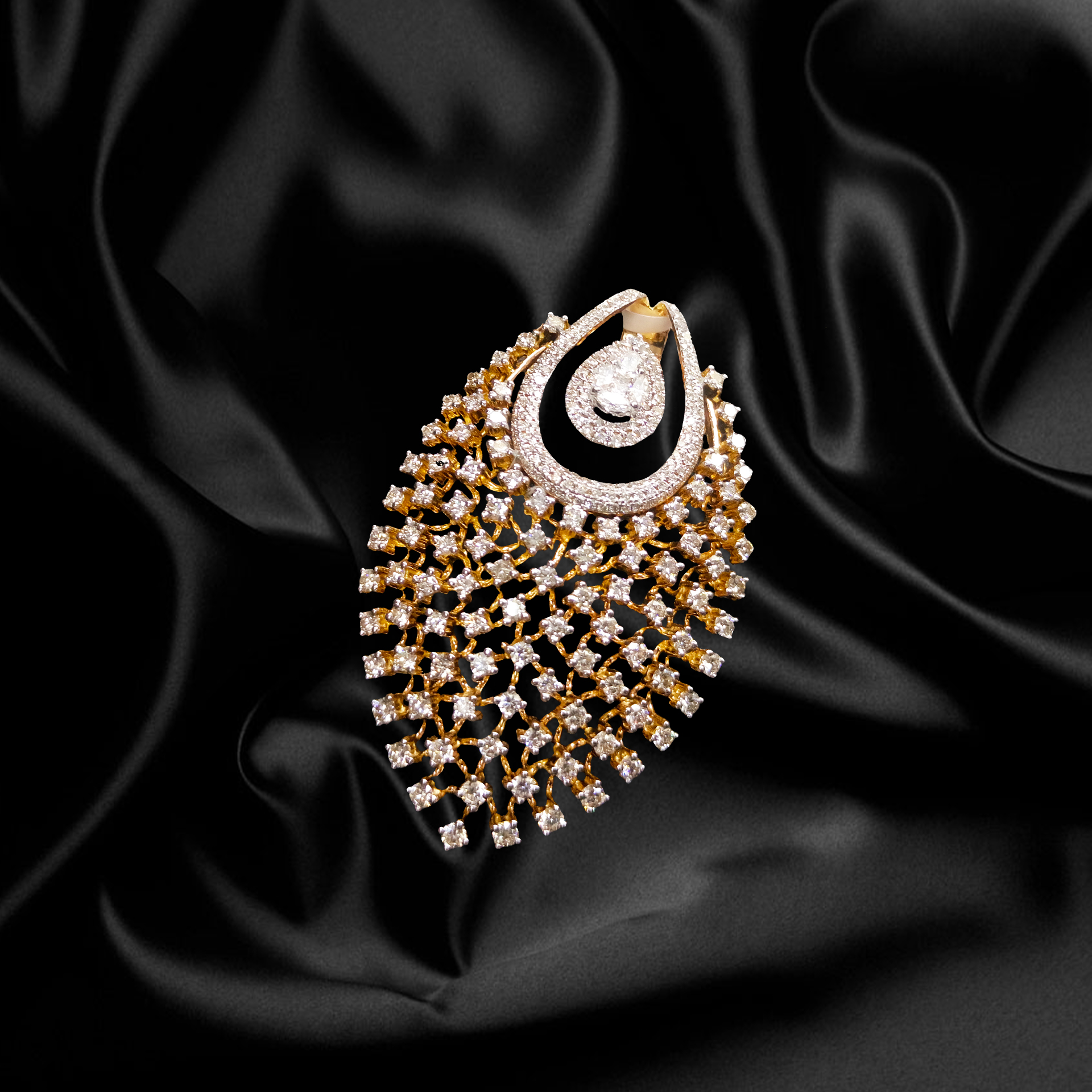 The Diamond Jali Pendant